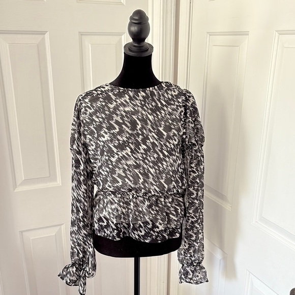 Express NWT Black and White Peplum Long Sleeved Blouse - Picture 1 of 13